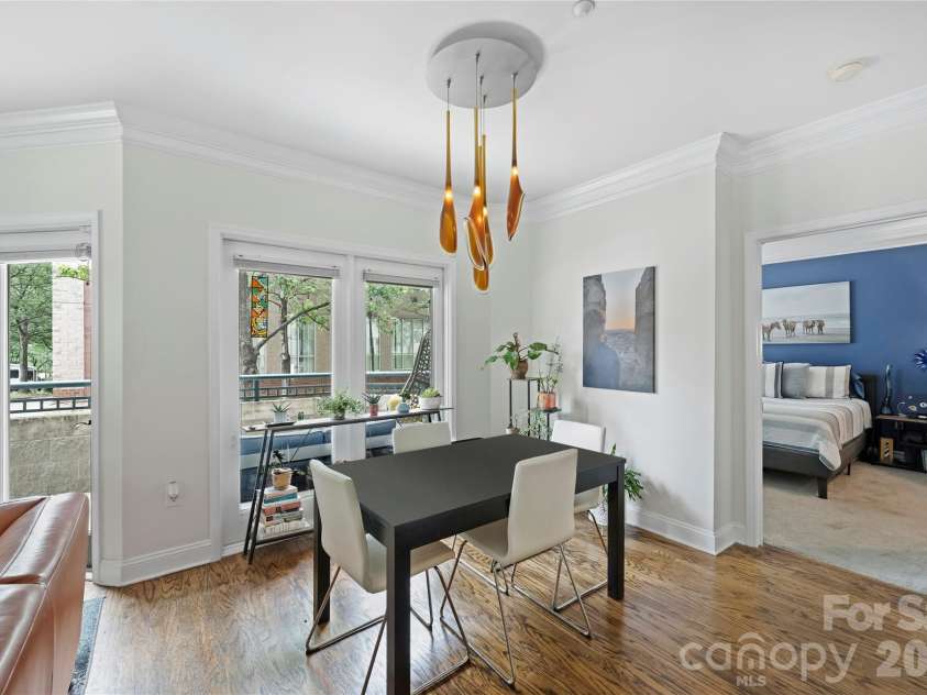 401 Church Street, Charlotte, NC 28202.  MLS# CAR4379020, YatesRealty ID 8389. 
