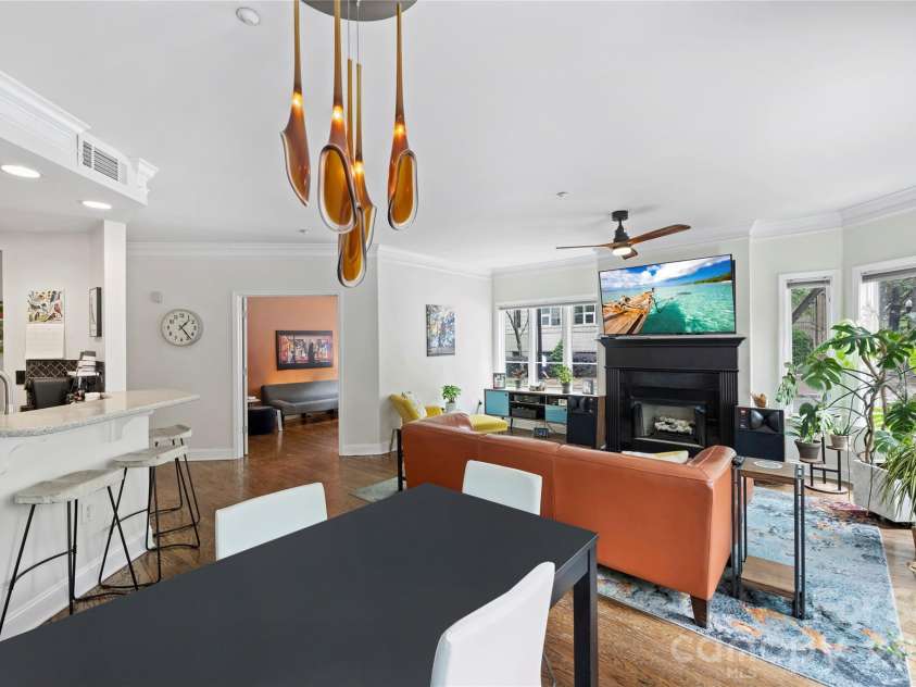 401 Church Street, Charlotte, NC 28202.  MLS# CAR4379020, YatesRealty ID 8389. 