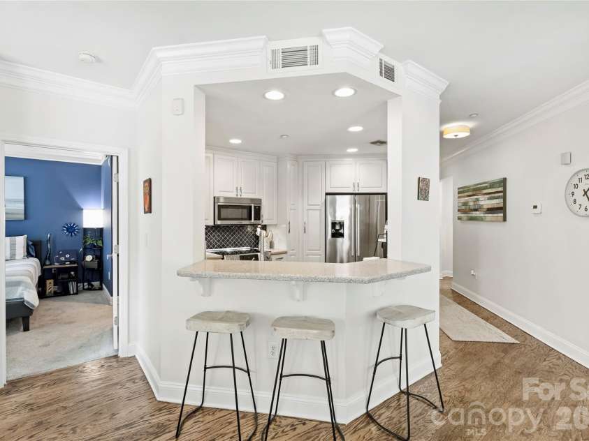 401 Church Street, Charlotte, NC 28202.  MLS# CAR4379020, YatesRealty ID 8389. 
