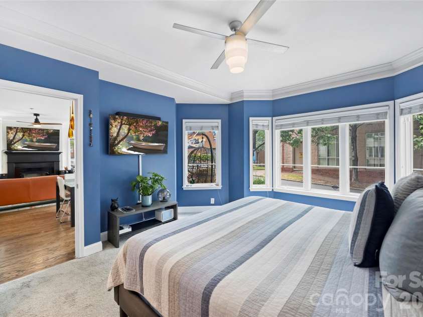 401 Church Street, Charlotte, NC 28202.  MLS# CAR4379020, YatesRealty ID 8389. 