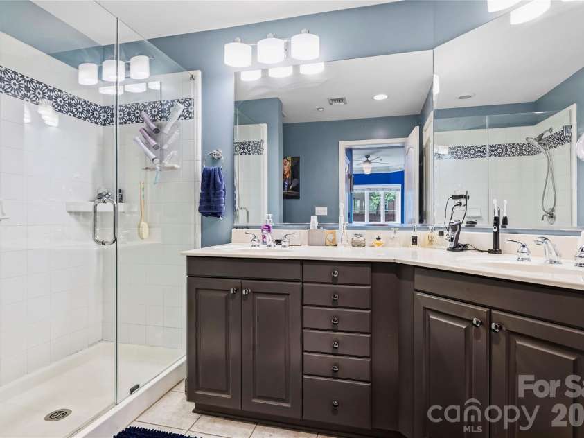 401 Church Street, Charlotte, NC 28202.  MLS# CAR4379020, YatesRealty ID 8389. 