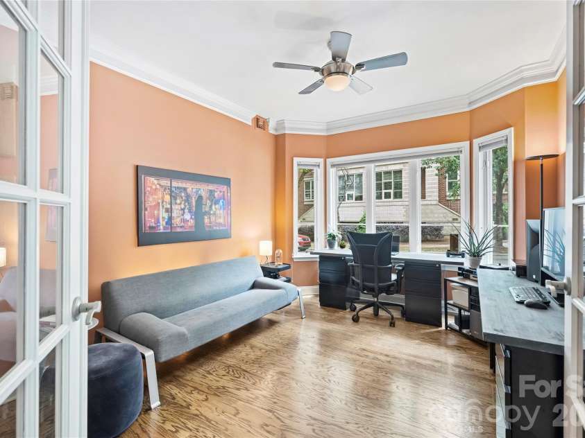 401 Church Street, Charlotte, NC 28202.  MLS# CAR4379020, YatesRealty ID 8389. 