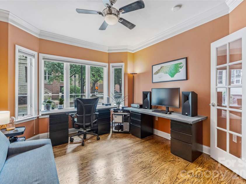 401 Church Street, Charlotte, NC 28202.  MLS# CAR4379020, YatesRealty ID 8389. 