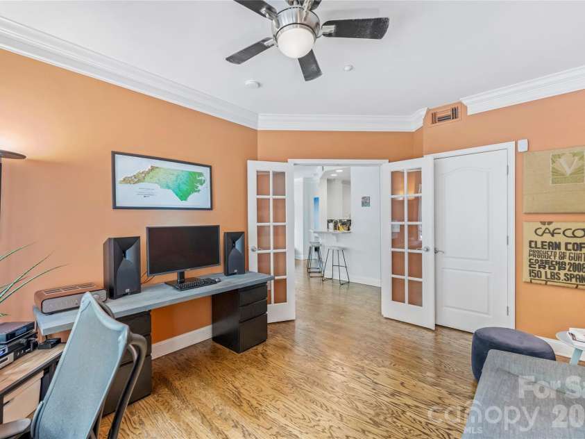 401 Church Street, Charlotte, NC 28202.  MLS# CAR4379020, YatesRealty ID 8389. 