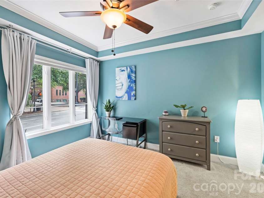 401 Church Street, Charlotte, NC 28202.  MLS# CAR4379020, YatesRealty ID 8389. 