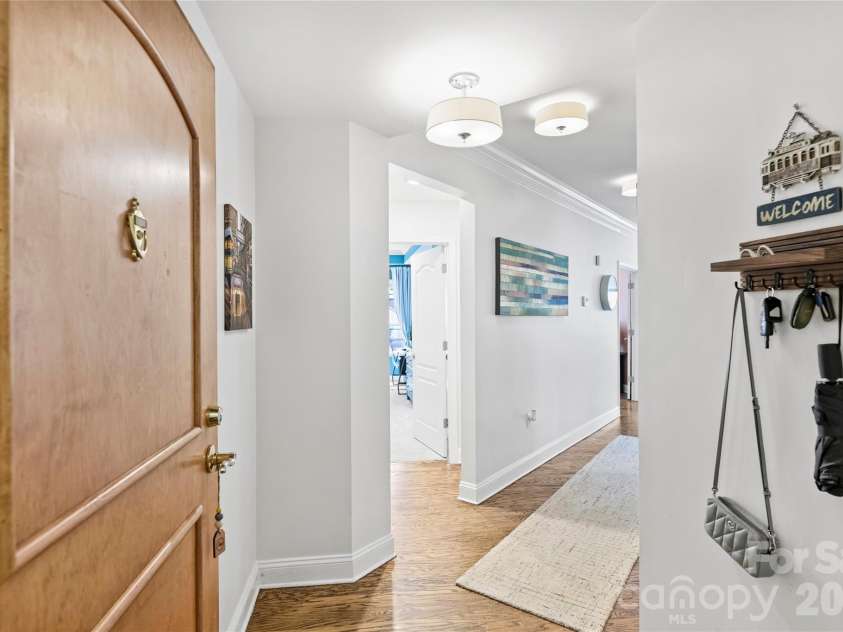401 Church Street, Charlotte, NC 28202.  MLS# CAR4379020, YatesRealty ID 8389. 