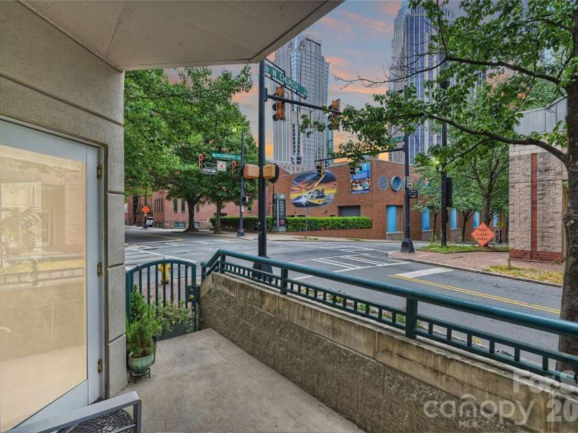 401 Church Street, Charlotte, NC 28202.  MLS# CAR4379020, YatesRealty ID 8389. 