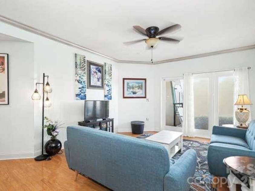 401 Church Street, Charlotte, NC 28202.  MLS# CAR4421548, YatesRealty ID 8389. 