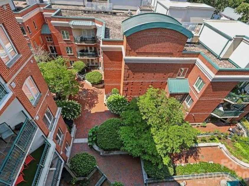 401 Church Street, Charlotte, NC 28202.  MLS# CAR4421548, YatesRealty ID 8389. 