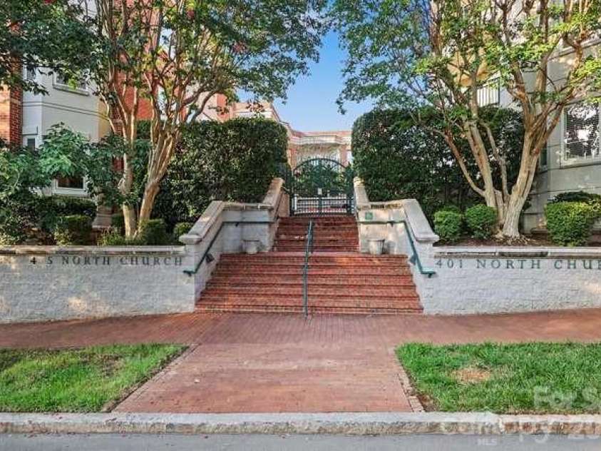 401 Church Street, Charlotte, NC 28202.  MLS# CAR4421548, YatesRealty ID 8389. 