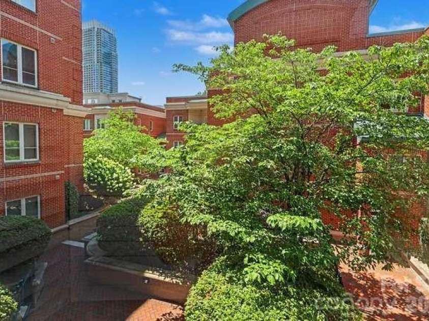 401 Church Street, Charlotte, NC 28202.  MLS# CAR4421548, YatesRealty ID 8389. 