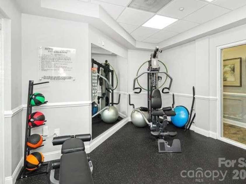 401 Church Street, Charlotte, NC 28202.  MLS# CAR4421548, YatesRealty ID 8389. 