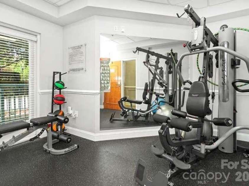 401 Church Street, Charlotte, NC 28202.  MLS# CAR4421548, YatesRealty ID 8389. 
