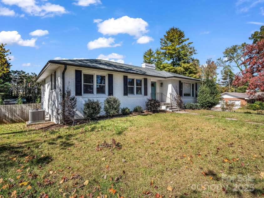 2115 Stoney View Court, Hendersonville, NC 28792.  MLS# CAR4310001, YatesRealty ID 839. 2115 N Stoney View Court Hendersonville