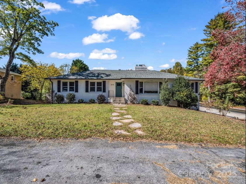 2115 Stoney View Court, Hendersonville, NC 28792.  MLS# CAR4310001, YatesRealty ID 839. 2115 N Stoney View Court Hendersonville