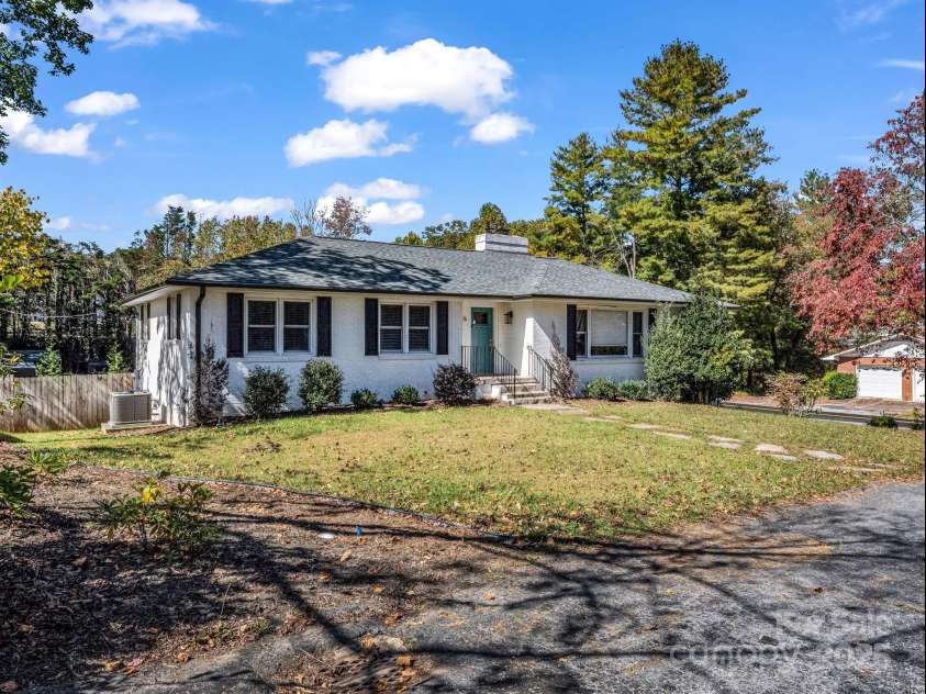 2115 Stoney View Court, Hendersonville, NC 28792.  MLS# CAR4310001, YatesRealty ID 839. 2115 N Stoney View Court Hendersonville