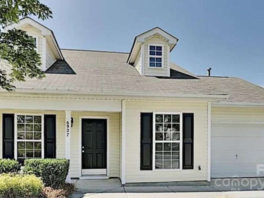 6927 Seney Drive, Charlotte, NC 28214.  MLS# CAR4235698, YatesRealty ID 8390. 