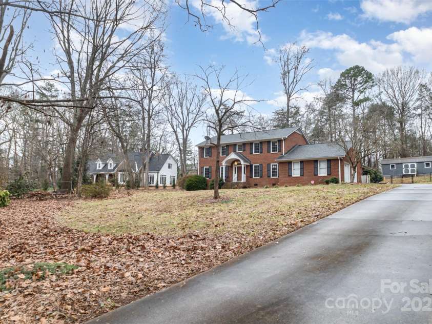 330 Regency Road, Salisbury, NC 28147.  MLS# CAR4215673, YatesRealty ID 8391. Great neighborhood with large lots