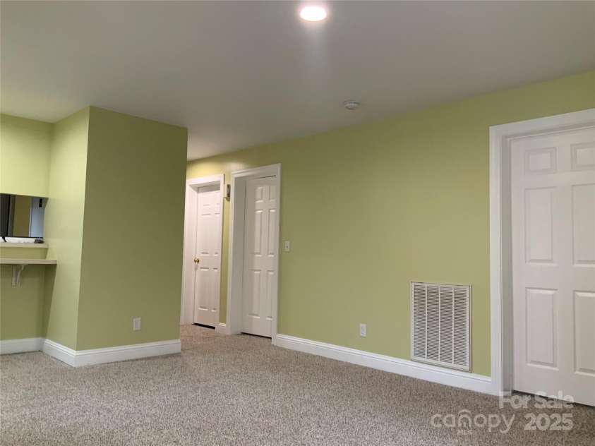 7 CHAPEL PARK Place, Asheville, NC 28803.  MLS# CAR4218869, YatesRealty ID 8392. 