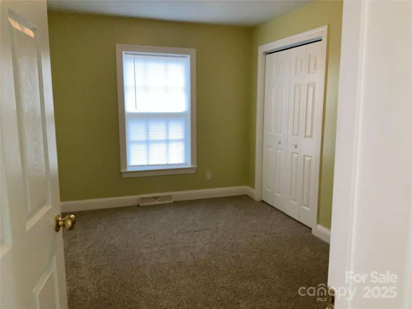 7 CHAPEL PARK Place, Asheville, NC 28803.  MLS# CAR4218869, YatesRealty ID 8392. 