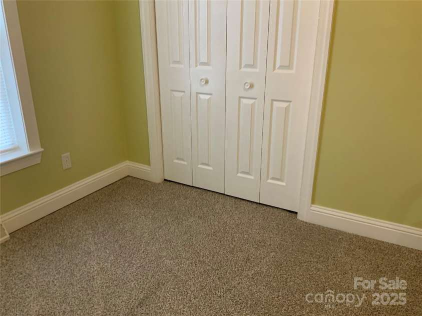 7 CHAPEL PARK Place, Asheville, NC 28803.  MLS# CAR4218869, YatesRealty ID 8392. 