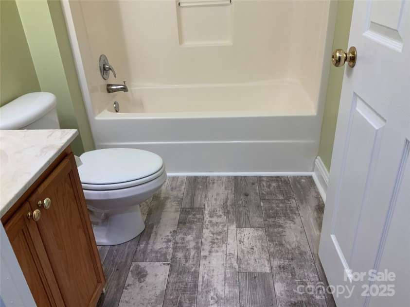 7 CHAPEL PARK Place, Asheville, NC 28803.  MLS# CAR4218869, YatesRealty ID 8392. 