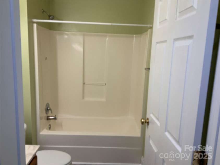 7 CHAPEL PARK Place, Asheville, NC 28803.  MLS# CAR4218869, YatesRealty ID 8392. 