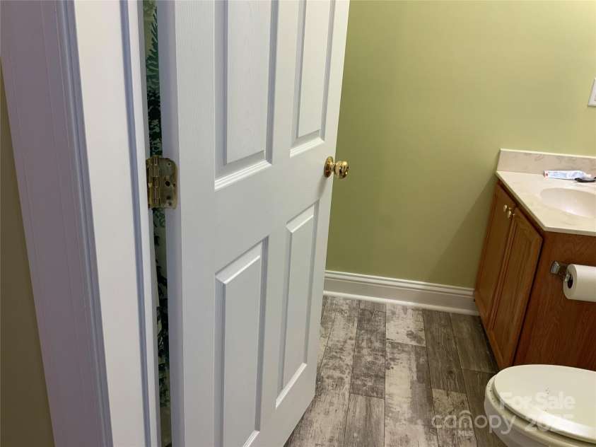 7 CHAPEL PARK Place, Asheville, NC 28803.  MLS# CAR4218869, YatesRealty ID 8392. 