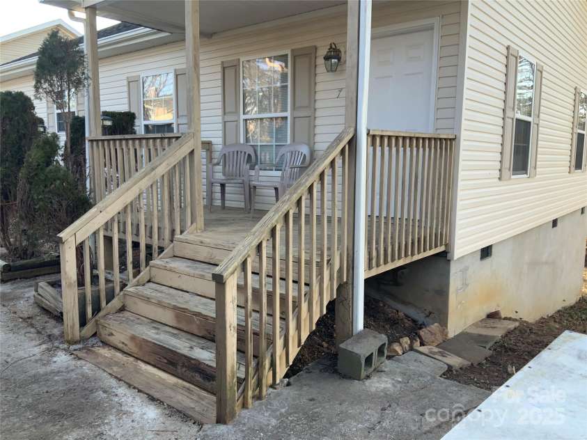 7 CHAPEL PARK Place, Asheville, NC 28803.  MLS# CAR4218869, YatesRealty ID 8392. 