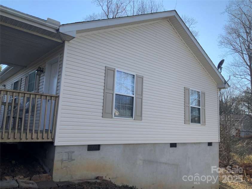 7 CHAPEL PARK Place, Asheville, NC 28803.  MLS# CAR4218869, YatesRealty ID 8392. 