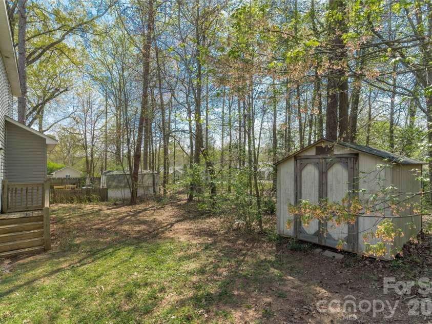 7750 Red Robin Trail, Denver, NC 28037.  MLS# CAR4361545, YatesRealty ID 8392. 