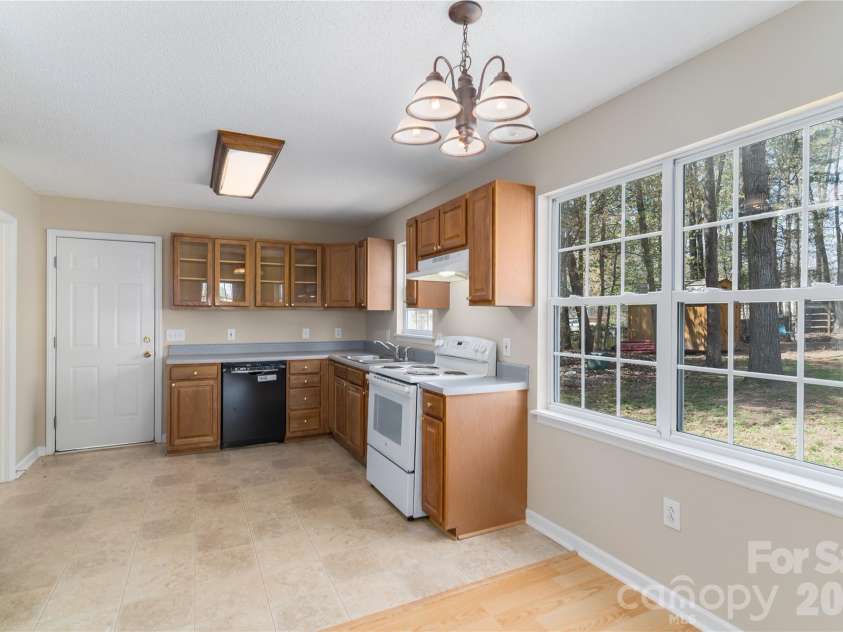 7750 Red Robin Trail, Denver, NC 28037.  MLS# CAR4361545, YatesRealty ID 8392. 