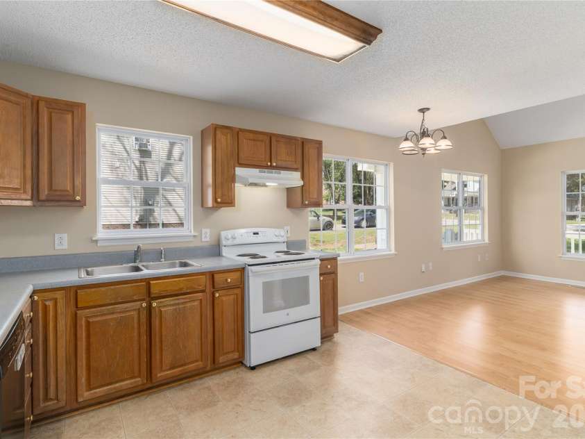 7750 Red Robin Trail, Denver, NC 28037.  MLS# CAR4361545, YatesRealty ID 8392. 