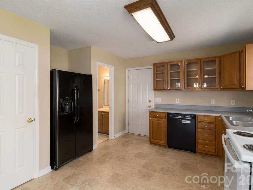 7750 Red Robin Trail, Denver, NC 28037.  MLS# CAR4361545, YatesRealty ID 8392. 