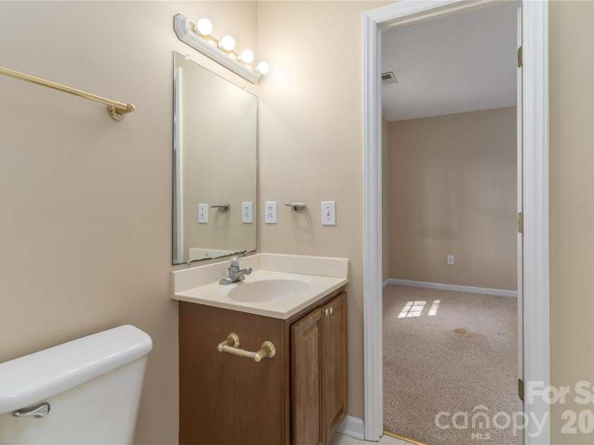 7750 Red Robin Trail, Denver, NC 28037.  MLS# CAR4361545, YatesRealty ID 8392. 