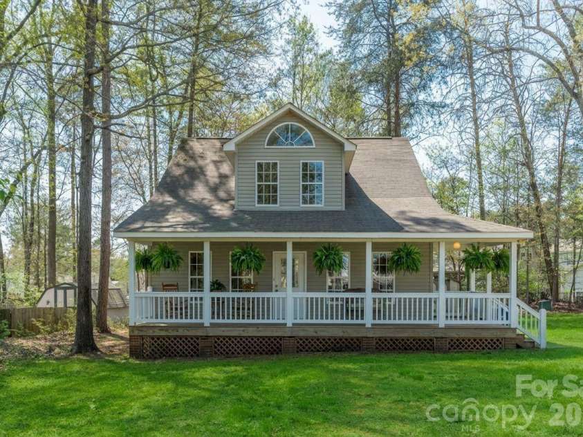 7750 Red Robin Trail, Denver, NC 28037.  MLS# CAR4361545, YatesRealty ID 8392. Virtually Staged