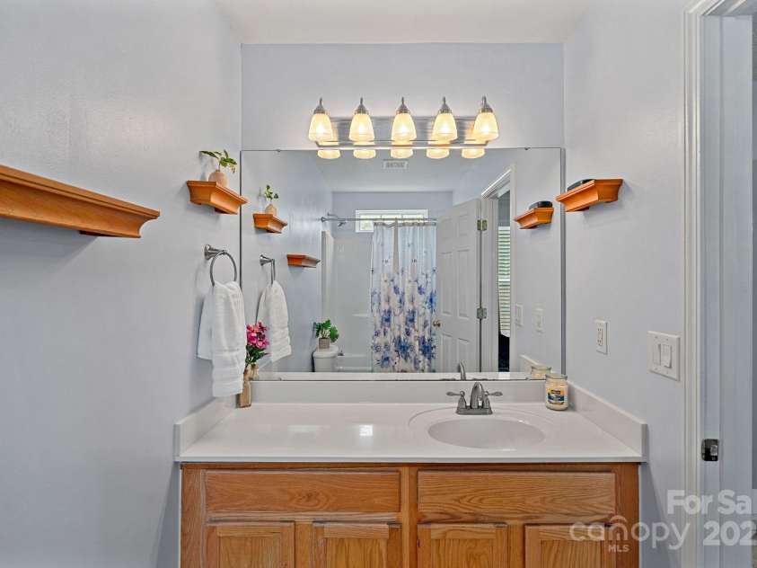 105 Sterling Terrace, Mooresville, NC 28115.  MLS# CAR4245974, YatesRealty ID 8393. Primary Bath