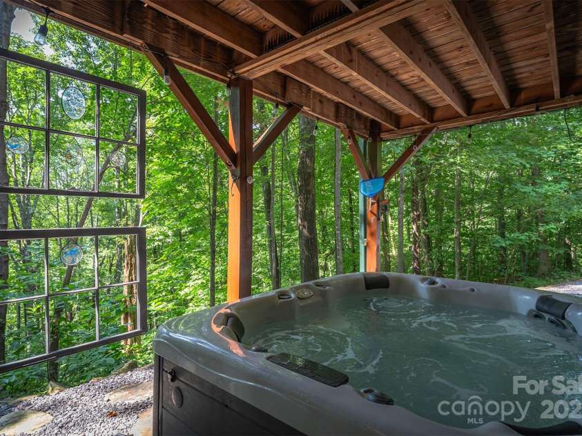 386 Wild Turkey Run, Black Mountain, NC 28711.  MLS# CAR4177382, YatesRealty ID 8394. 
