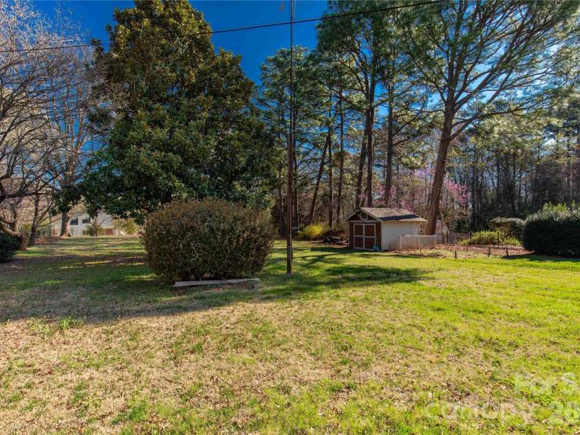 2033 Kimway Drive, Matthews, NC 28105.  MLS# CAR4312561, YatesRealty ID 8395. 