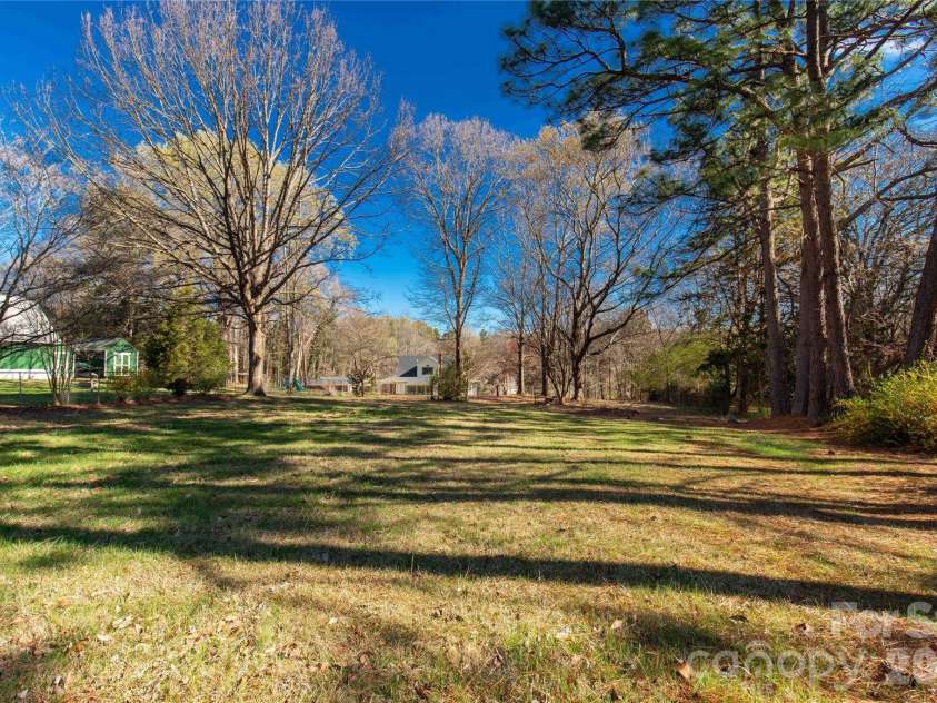 2033 Kimway Drive, Matthews, NC 28105.  MLS# CAR4312561, YatesRealty ID 8395. 