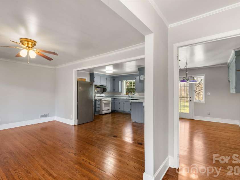 2033 Kimway Drive, Matthews, NC 28105.  MLS# CAR4312561, YatesRealty ID 8395. 