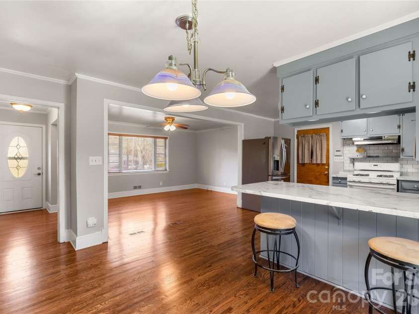2033 Kimway Drive, Matthews, NC 28105.  MLS# CAR4312561, YatesRealty ID 8395. 