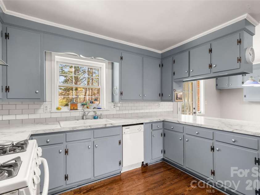 2033 Kimway Drive, Matthews, NC 28105.  MLS# CAR4312561, YatesRealty ID 8395. 