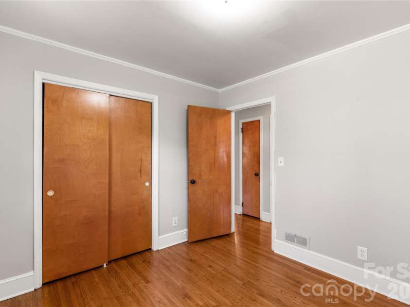 2033 Kimway Drive, Matthews, NC 28105.  MLS# CAR4312561, YatesRealty ID 8395. 