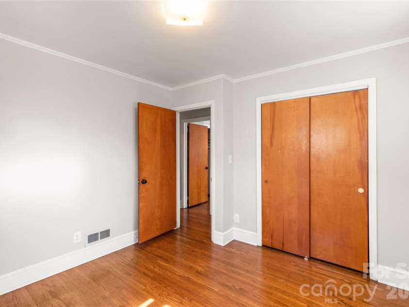 2033 Kimway Drive, Matthews, NC 28105.  MLS# CAR4312561, YatesRealty ID 8395. 