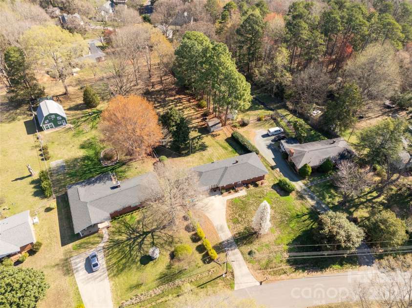 2033 Kimway Drive, Matthews, NC 28105.  MLS# CAR4312561, YatesRealty ID 8395. 