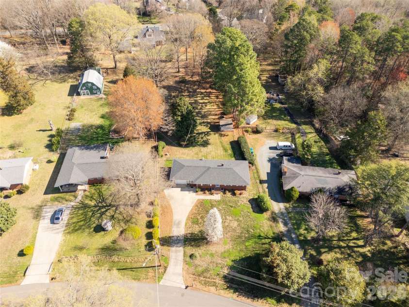 2033 Kimway Drive, Matthews, NC 28105.  MLS# CAR4312561, YatesRealty ID 8395. 