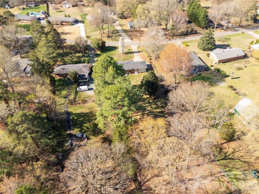 2033 Kimway Drive, Matthews, NC 28105.  MLS# CAR4312561, YatesRealty ID 8395. 