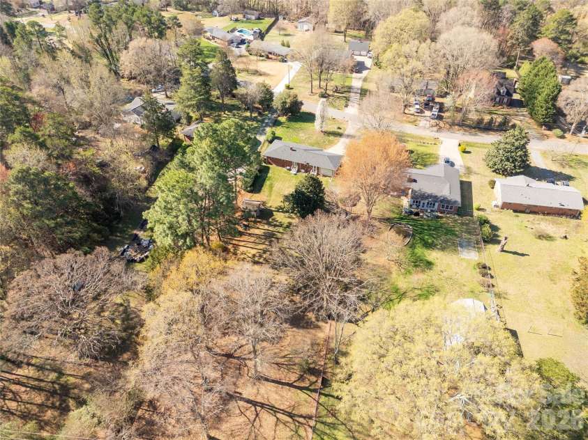 2033 Kimway Drive, Matthews, NC 28105.  MLS# CAR4312561, YatesRealty ID 8395. 