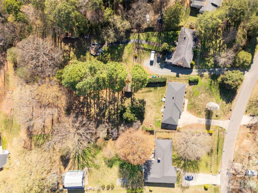 2033 Kimway Drive, Matthews, NC 28105.  MLS# CAR4312561, YatesRealty ID 8395. 